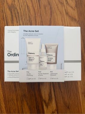 The Ordinary Acne Set - White and Light Gray Pack